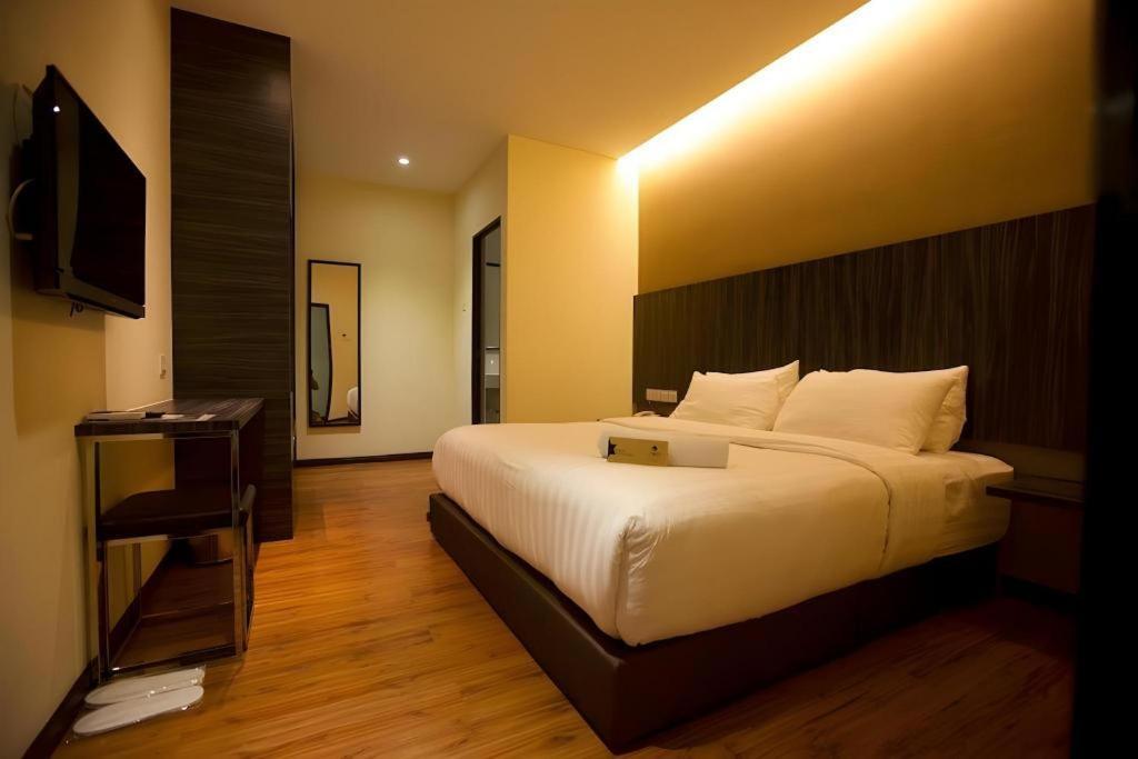 Starz Hotel Kluang Exterior photo