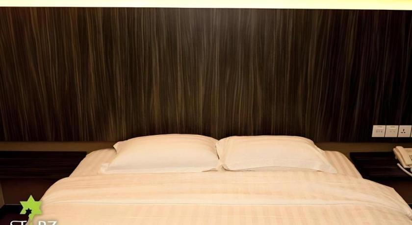 Starz Hotel Kluang Exterior photo